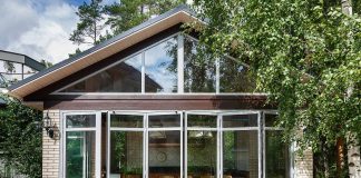 Какие окна выбрать для остекления коттеджа