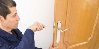 Как выбрать компанию по установке дверей?