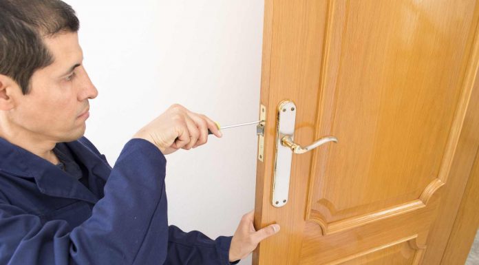 Как выбрать компанию по установке дверей?