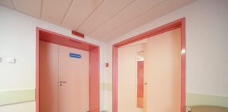 Виды дверей для медицинских кабинетов