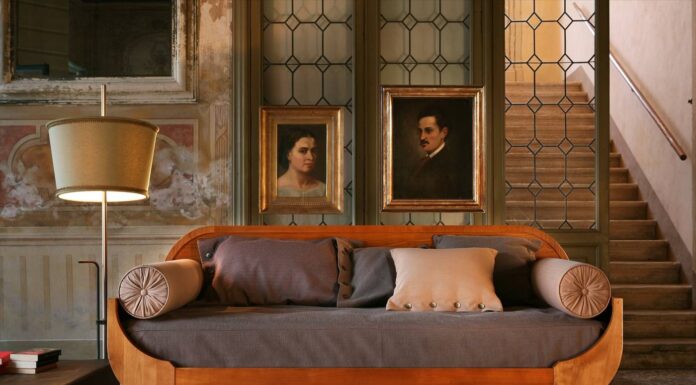 Антикварные диваны — роскошная и уникальная мебель