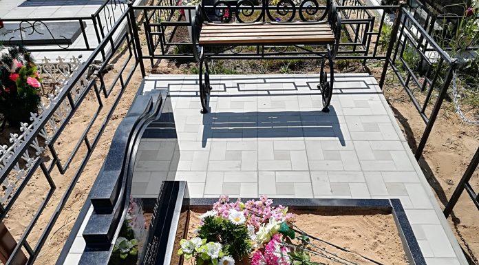 Благоустройство могилы: какие элементы для этого приобретают