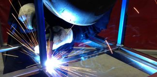 Почему при сварке металла целесообразнее использовать смесь К-25, чем углекислый газ