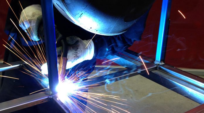 Почему при сварке металла целесообразнее использовать смесь К-25, чем углекислый газ