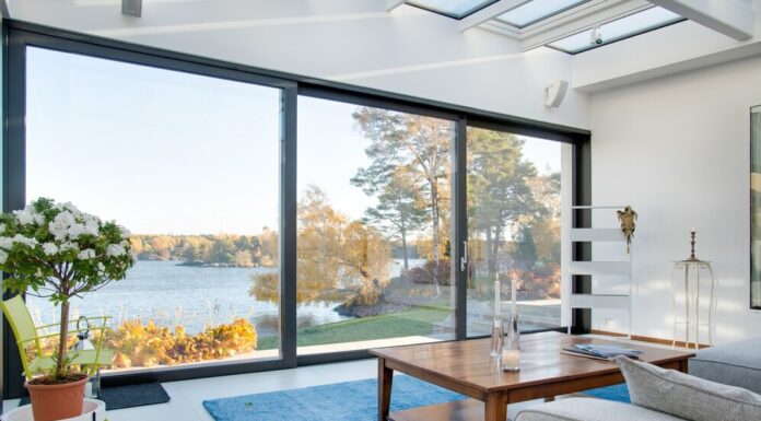 Панорамные окна: что это такое, виды, установка и уход