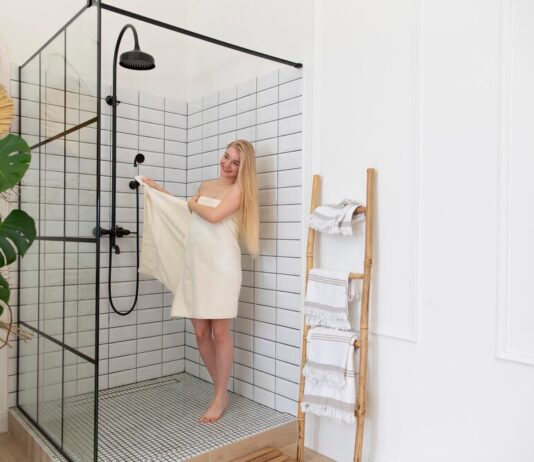 Душевая стойка: как выбрать идеальный вариант для вашей ванной