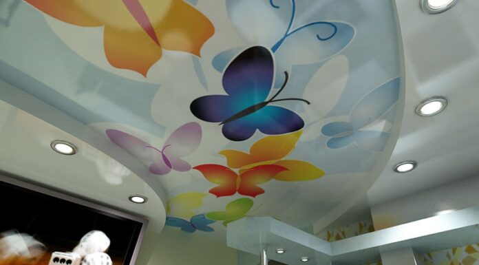 Цветные и фактурные натяжные потолки: акценты в интерьере